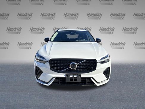 Used 2025 Volvo XC60 B5 Plus image 3