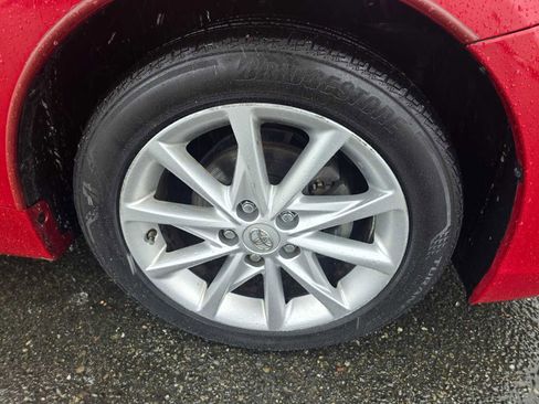 Used 2014 Toyota Prius V Five image 9