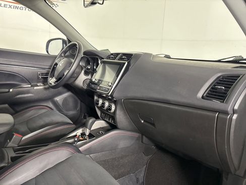 Used 2025 Mitsubishi Outlander Sport SE AWD/4WD image 27
