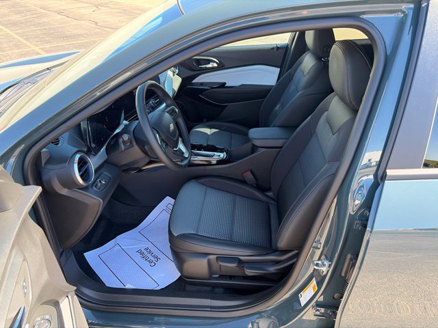 Used 2026 Chevrolet Trax LT w/ LT Convenience Package FWD image 9
