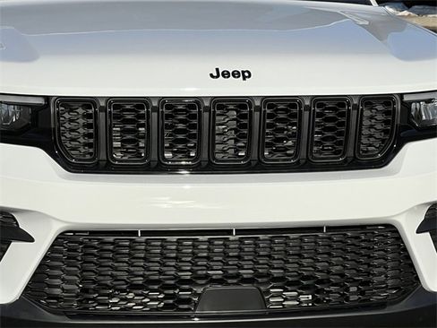 New 2025 Jeep Grand Cherokee Altitude image 41
