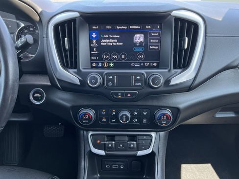 Used 2022 GMC Terrain SLT image 50