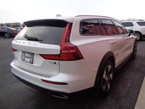 Used 2020 Volvo V60 T5 Cross Country w/ Protection Package Premier image 5