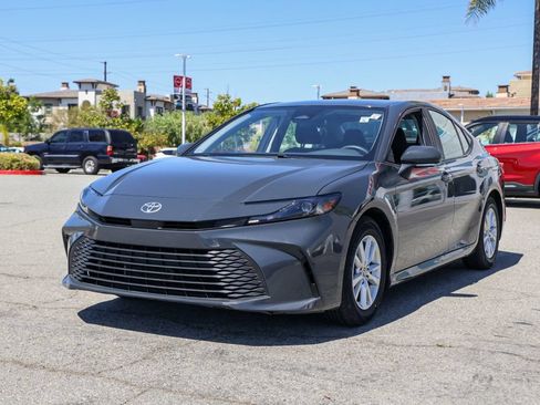 Used 2025 Toyota Camry LE FWD image 8