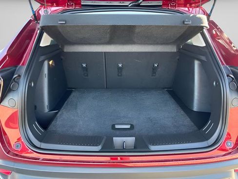 Used 2025 Chevrolet Trax LT w/ LT Convenience Package image 9