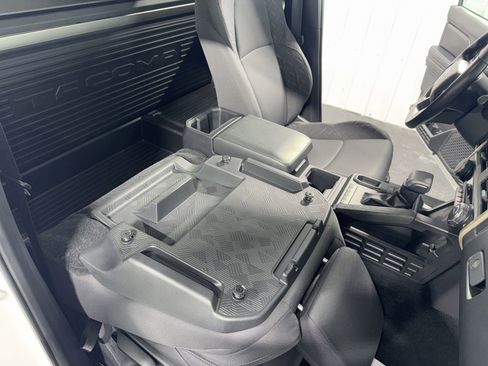Used 2025 Toyota Tacoma SR image 30