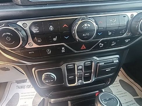 Used 2019 Jeep Wrangler Unlimited Sahara AWD/4WD image 26