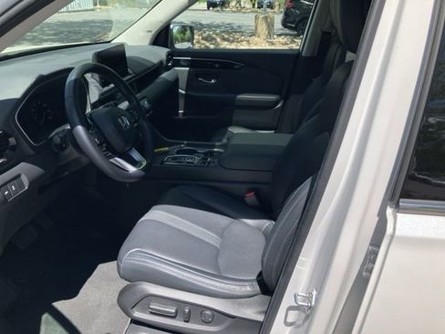 Used 2024 Honda Pilot Touring image 15