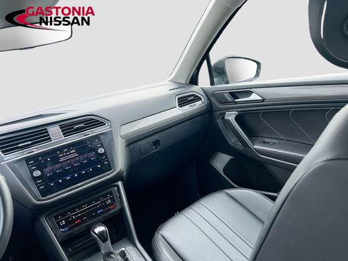 Used 2024 Volkswagen Tiguan SE image 31