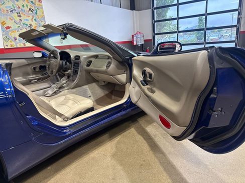 Used 2004 Chevrolet Corvette Convertible w/ Preferred Equipment Group RWD image 81