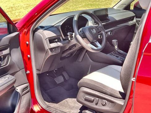 Used 2024 Honda CR-V EX image 3