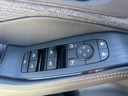 Used 2023 Nissan Rogue SV AWD/4WD image 17