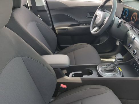 New 2026 Hyundai Kona SE image 11