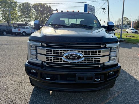 Used 2019 Ford F350 Platinum w/ Platinum Ultimate Package image 2