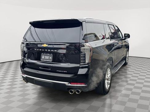 Used 2025 Chevrolet Suburban Premier image 6