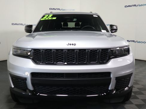 Used 2023 Jeep Grand Cherokee L Laredo image 12