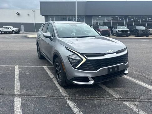 Used 2023 Kia Sportage LX AWD/4WD image 5