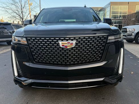 Used 2024 Cadillac Escalade ESV Premium Luxury image 11