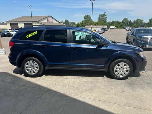 Used 2018 Dodge Journey SE w/ Connectivity Group FWD image 4