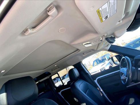 Used 2023 Land Rover Defender 110 S image 13