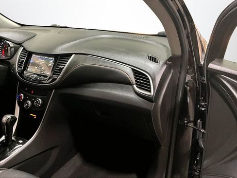 Used 2019 Chevrolet Trax LT w/ LT Convenience Package image 24