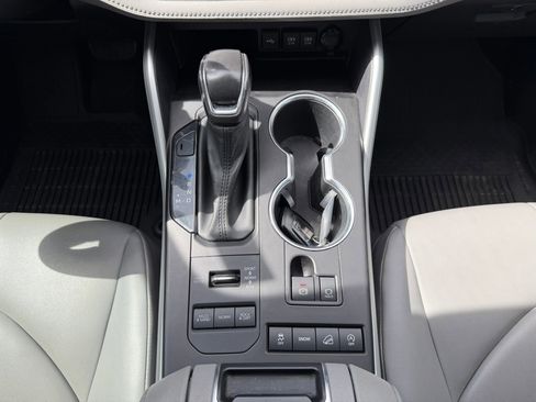 Used 2021 Toyota Highlander XLE image 31