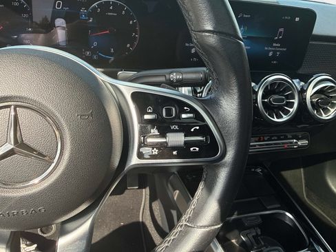Used 2023 Mercedes-Benz GLB 250 image 25