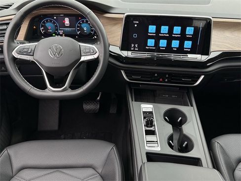 New 2026 Volkswagen Atlas SE image 9
