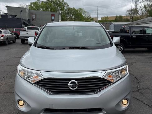 Used 2017 Nissan Quest SV image 3