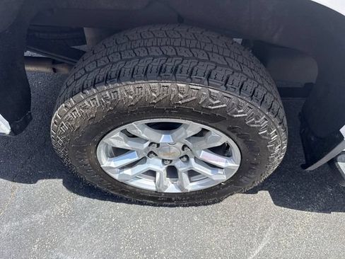 Used 2023 Chevrolet Silverado 1500 LT AWD/4WD image 17