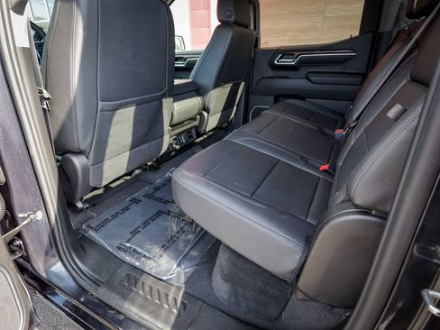 Used 2025 GMC Sierra 1500 SLT AWD/4WD image 31