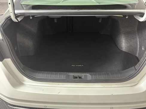 Used 2023 Nissan Altima 2.5 SV FWD image 19