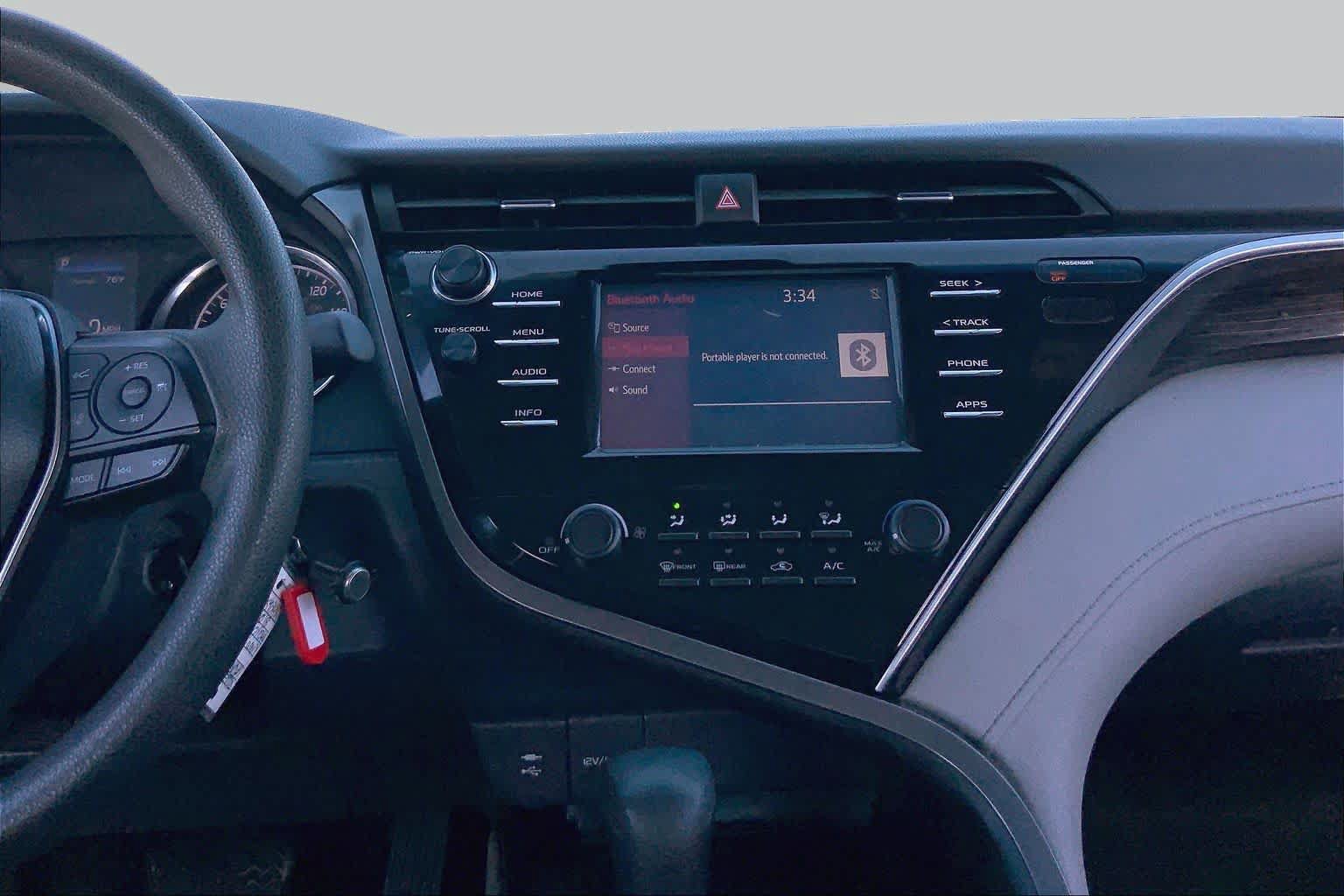 Used 2018 Toyota Camry LE FWD image 7