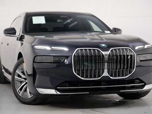 Used 2024 BMW i7 eDrive50 w/ Premium Package image 4