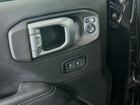 Used 2022 Jeep Wrangler Unlimited Sahara w/ Cold Weather Group AWD/4WD image 15