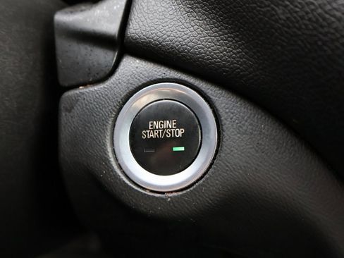 Used 2018 Chevrolet Equinox LT image 33