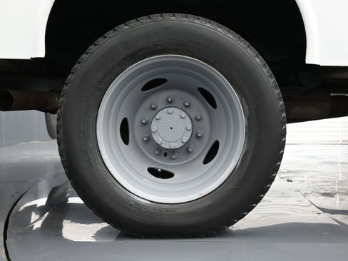 Used 2009 Ford F550 2WD Regular Cab Super Duty image 13