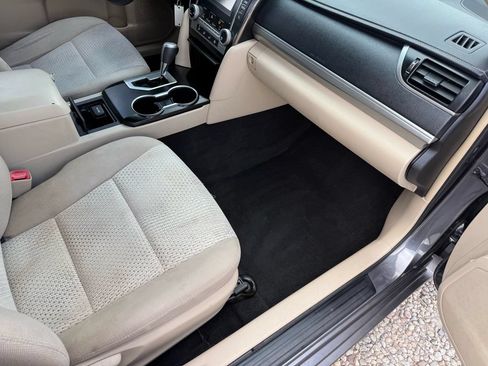Used 2014 Toyota Camry LE FWD image 16