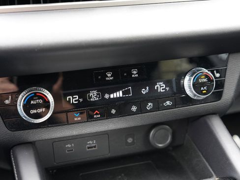Used 2024 Mitsubishi Outlander SEL FWD image 29