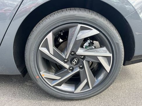 New 2026 Hyundai Elantra Limited FWD image 11