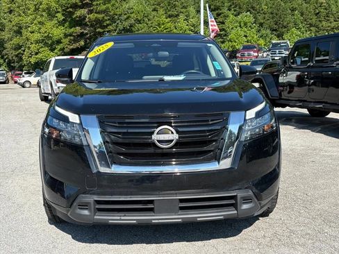 Used 2025 Nissan Pathfinder SV AWD/4WD image 2