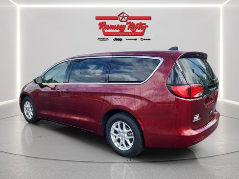 Used 2023 Chrysler Voyager LX FWD image 3
