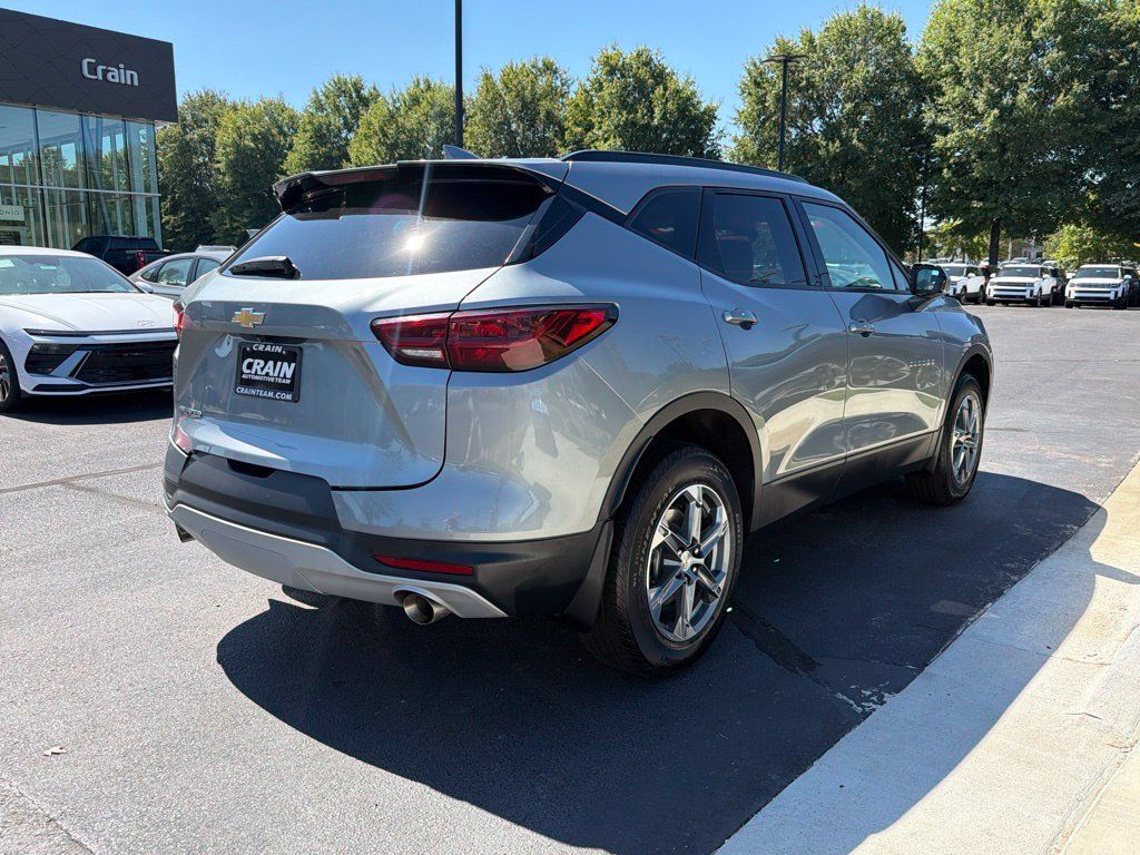 Used 2024 Chevrolet Blazer LT w/ Convenience Package FWD image 9