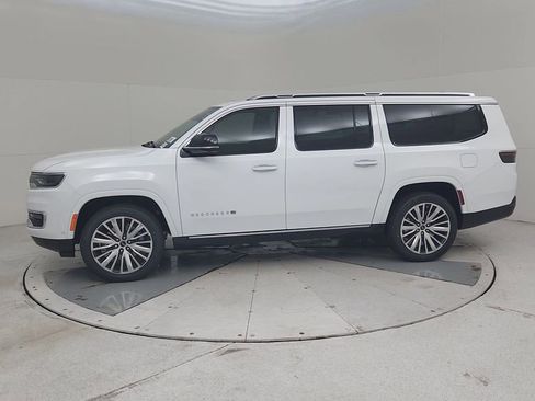 New 2025 Jeep Wagoneer L Series II image 8