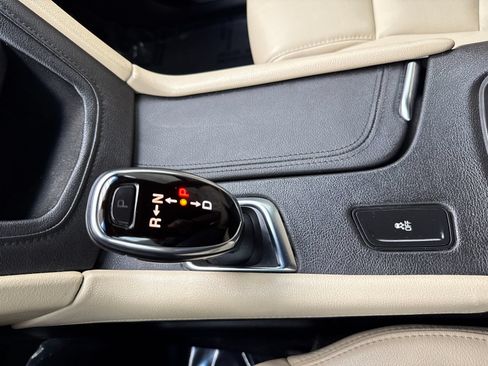 Used 2019 Cadillac XT5 FWD image 29