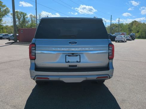 Used 2024 Ford Expedition Platinum image 4