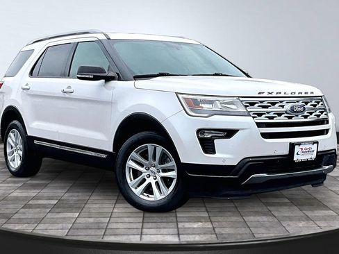Used 2019 Ford Explorer XLT w/ Equipment Group 202A AWD/4WD image 3