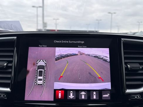 Used 2022 Chrysler Pacifica Limited image 22