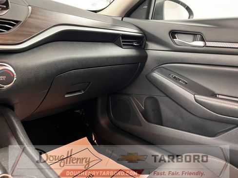 Used 2025 Nissan Altima 2.5 SV FWD image 44