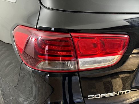 Used 2020 Kia Sorento LX image 35